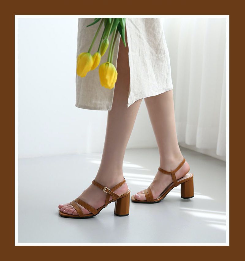 韓國 Dangolunni - 3cm氣質細帶粗跟涼鞋-杏