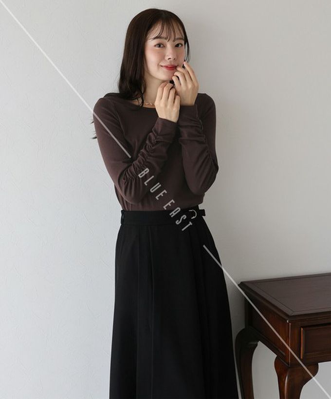 日本 BLUE EAST - 個性皺褶顯瘦U領合身長袖上衣-黑