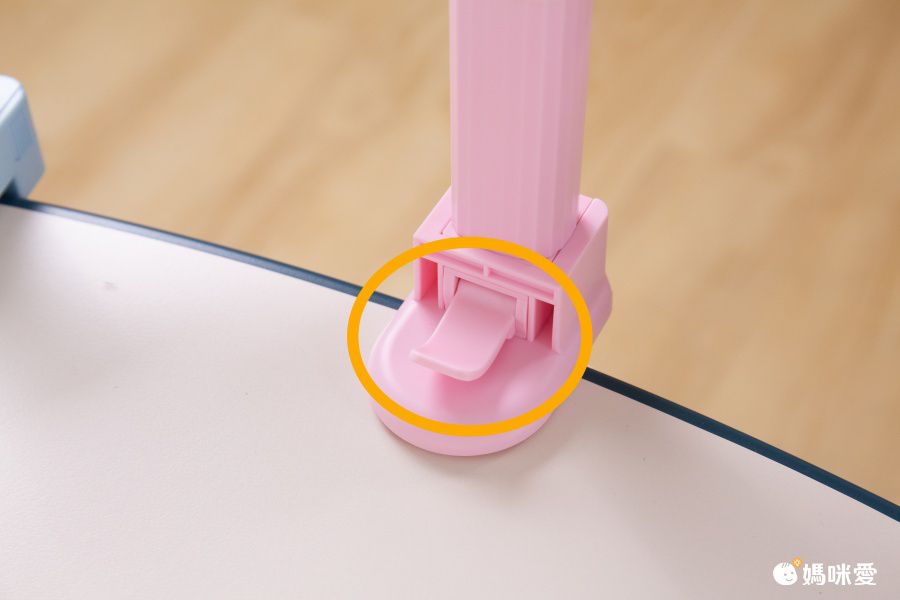 兒童防駝背坐姿桌面支架-淡粉色 (長20.8x高19x寬7.38cm)