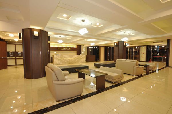 富豪國際大飯店 ★ 出示花博卡或花博門票，就送台中名產「太陽餅」！