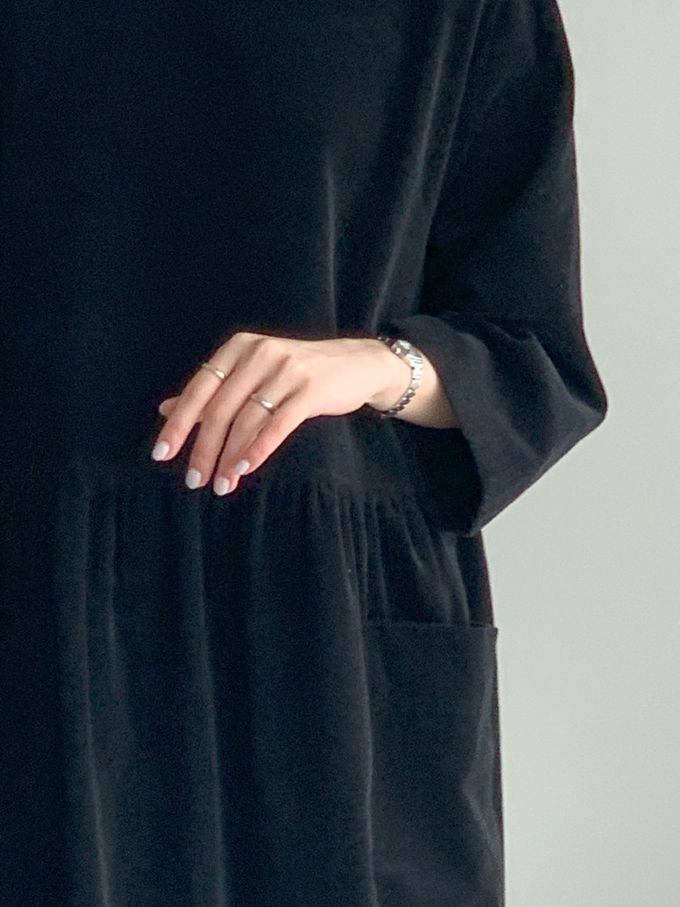 韓國女裝連線 - 極簡大口袋燈芯絨連身洋裝-黑 (FREE)