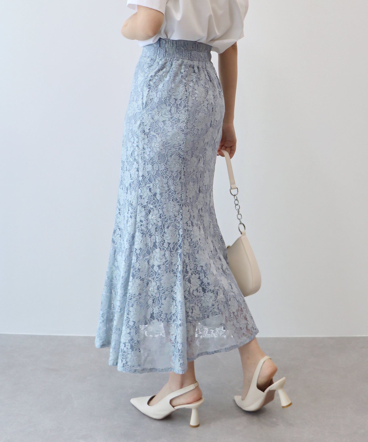 日本 BLUE EAST - 花朵蕾絲修身魚尾裙-經典黑