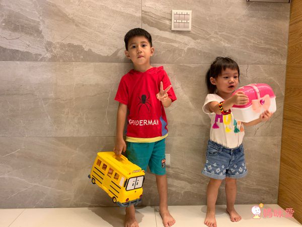 POLI 波力救援小英雄 - 【獨家超值5入組】校車合金車收納盒+4台合金車-校車合金車收納盒+合金車赫利+合金車羅伊+合金車波力+合金車安寶