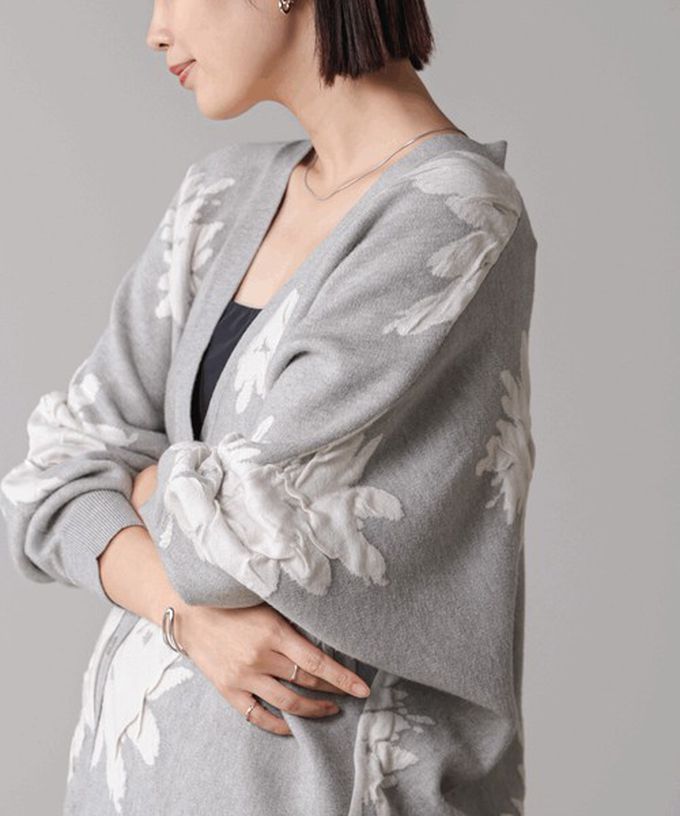 日本 Bab - 唯美花卉寬鬆感針織開襟外套-杏黑