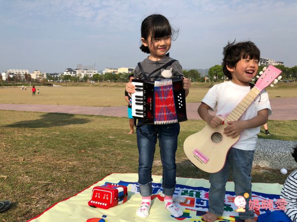 荷蘭 New Classic Toys - 幼兒鍵盤式手風琴玩具