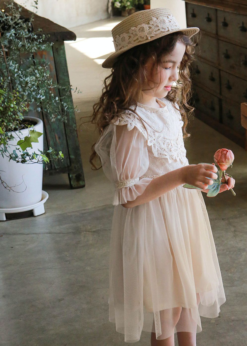 韓國 PuellaFLO - 鏤空花朵圓領網紗洋裝-米白