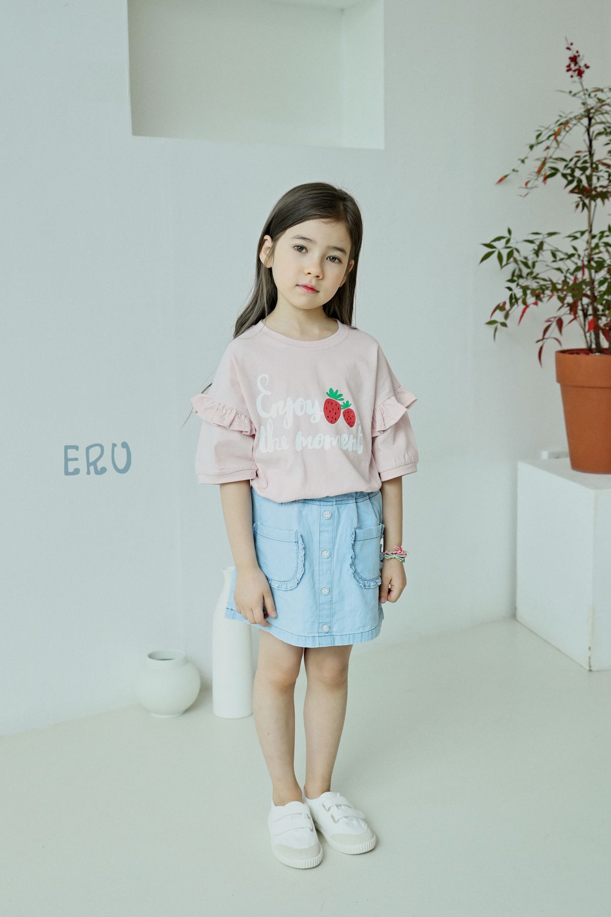 韓國 ERU - 荷葉裝飾袖草莓印花T-草莓粉