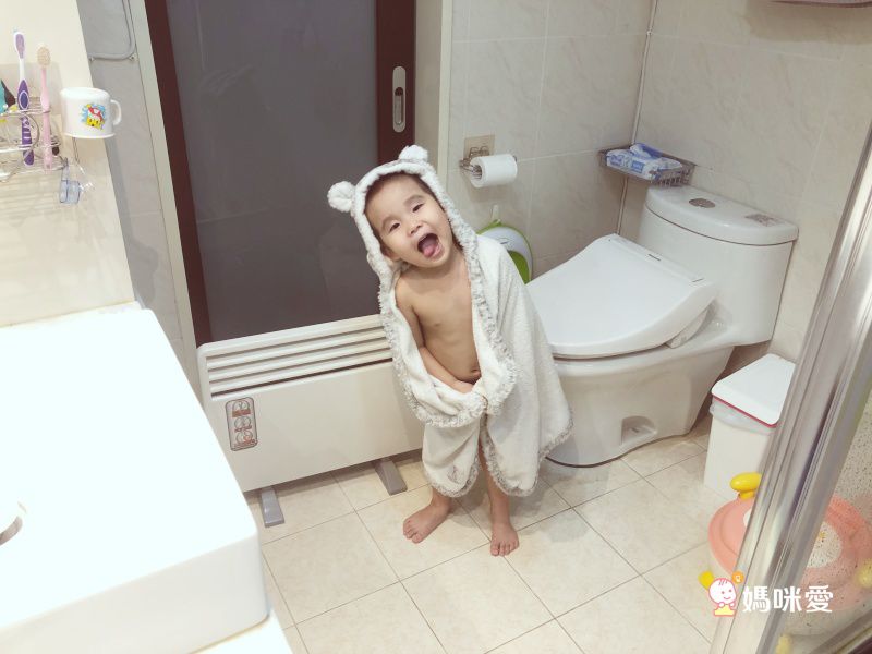 AIRMATE 艾美特 - ［IPX4防潑水認證］居浴兩用防潑水對流式電暖器HC51337G-雪花白