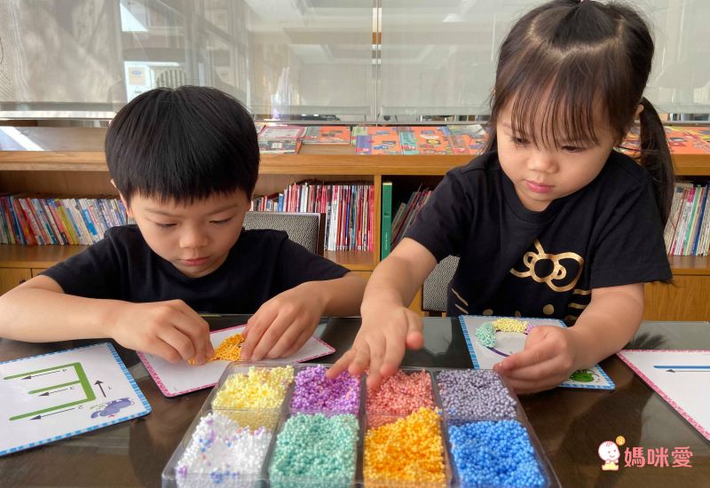 輕捏好塑形【美國Educational Insights 粒粒黏土】不卡指縫！