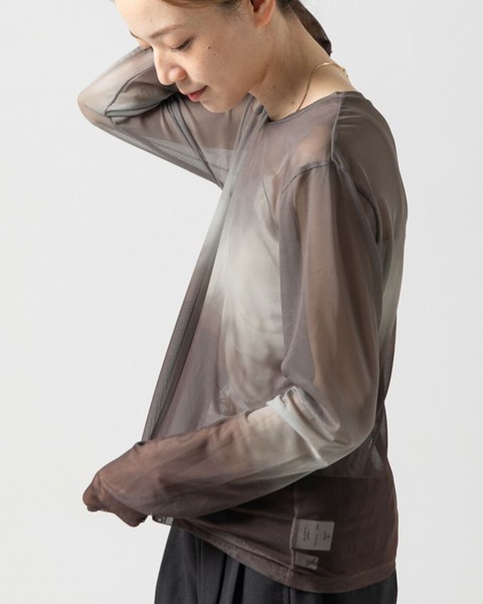 日本 gleam - 唯美漸層透膚圓領長袖上衣-杏x煙燻綠