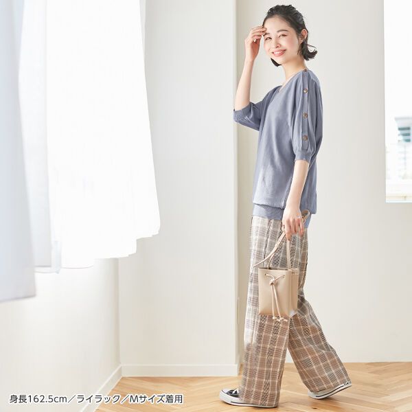 日本 BELLUNA - 純棉V領金釦點綴五分袖上衣-星塵粉