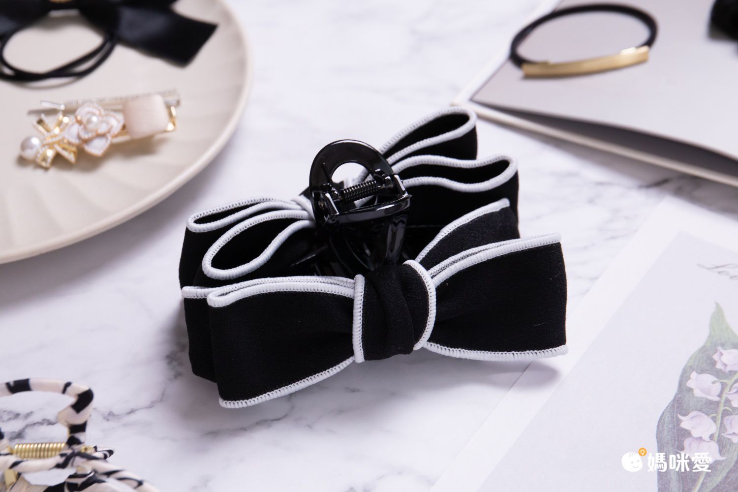 氣質復古絨面大蝴蝶結抓夾-白色