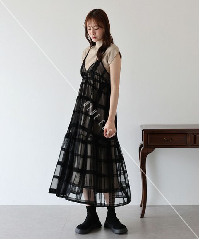 日本 BLUE EAST - 甜美植絨大格紋吊帶背心洋裝-卡其