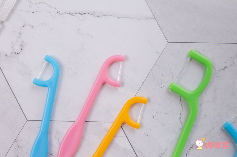 akachan honpo - 色彩繽紛幼兒用牙線棒1.5~3歲-30入