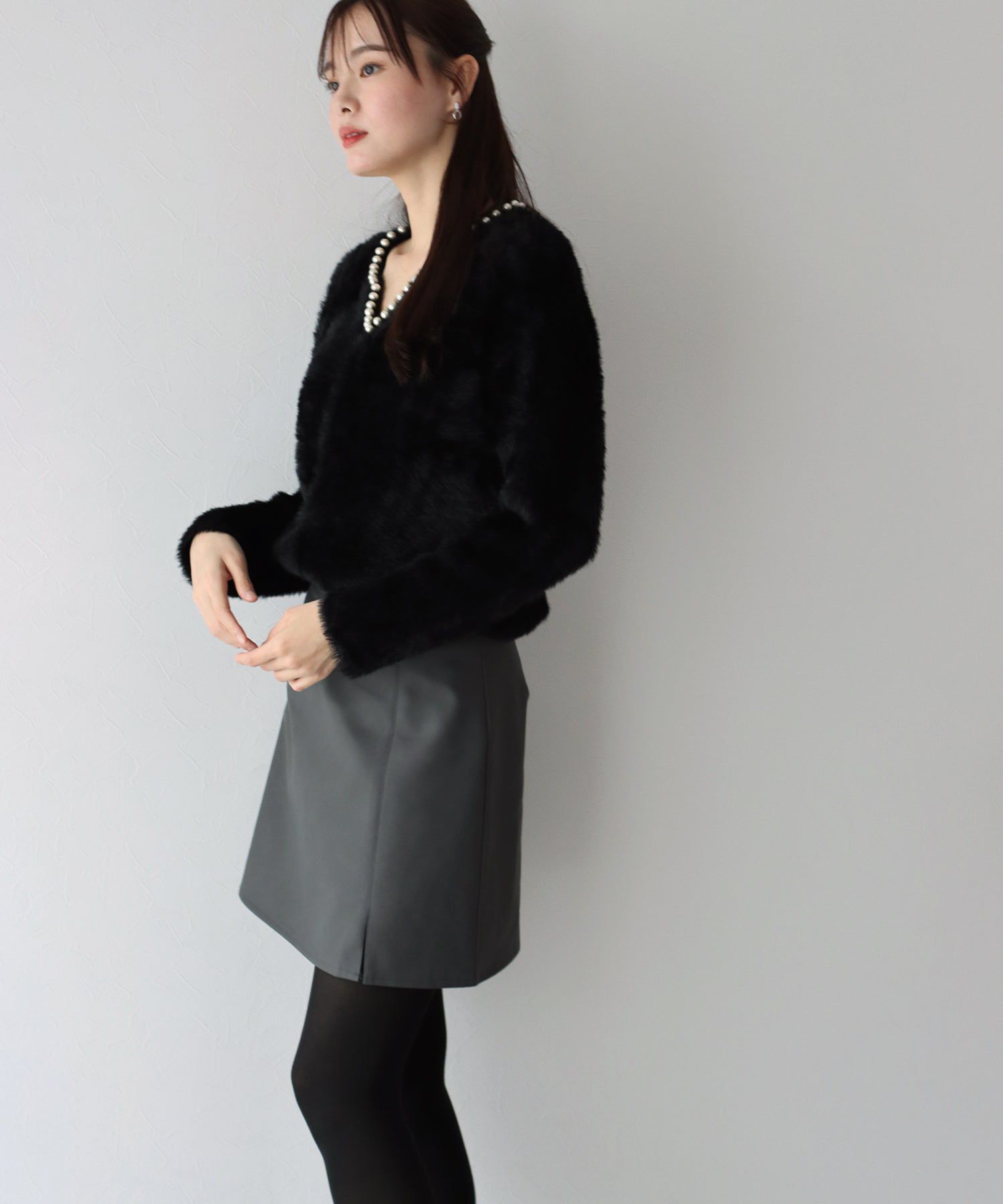 日本 BLUE EAST - 小貴氣珍珠領毛絨針織上衣-卡其