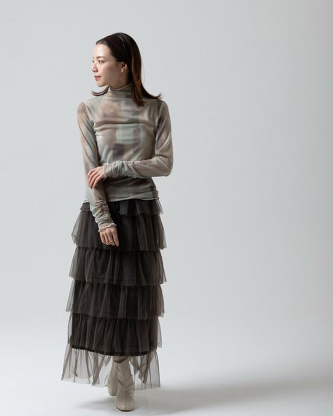 日本 gleam - 水彩畫風透膚皺摺高領長袖上衣-米棕x撞色系