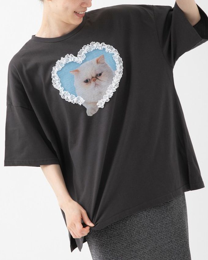 日本 gleam - 厭世貓咪愛心蕾絲寬大風短袖T恤-綠貓-燕麥灰