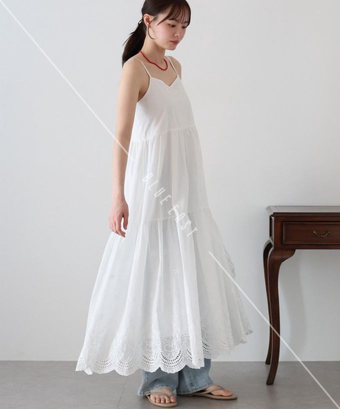 日本 BLUE EAST - 精緻雕花下擺迷人細肩帶洋裝-咖啡