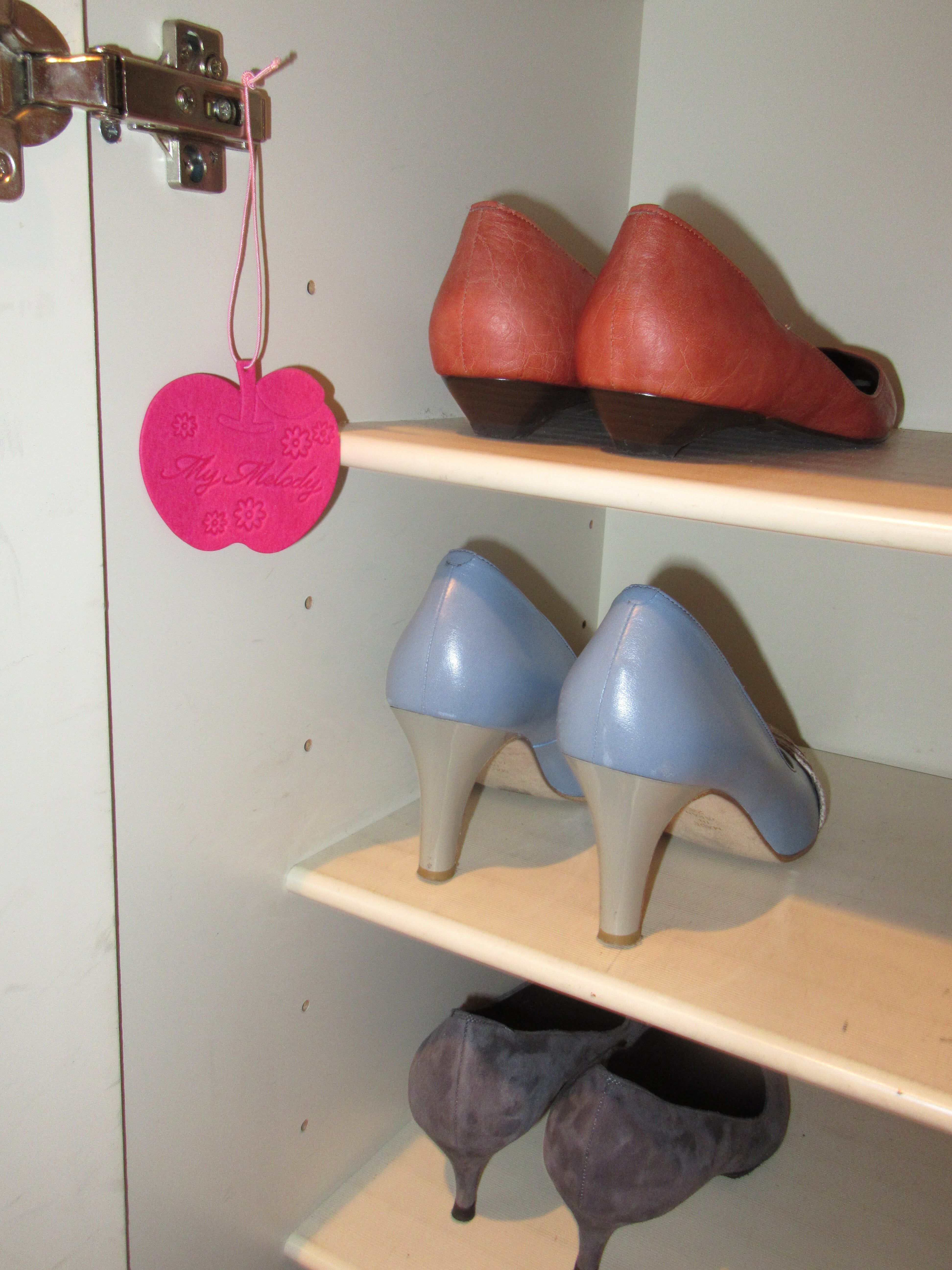 日本代購 - 日本製 神奇小鳥防霉/抗菌/除臭香氛掛片4件組-居家通用款-HelloKitty-2枚入