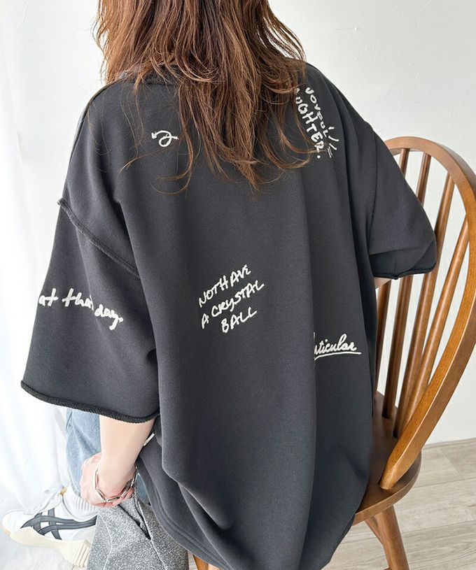 日本 Classical Elf - 率性字母塗鴉落肩寬鬆短袖T恤-米白