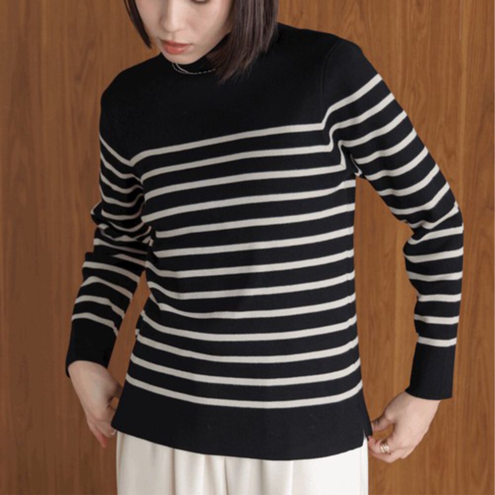 俐落感簡潔小立領針織上衣-黑底條紋