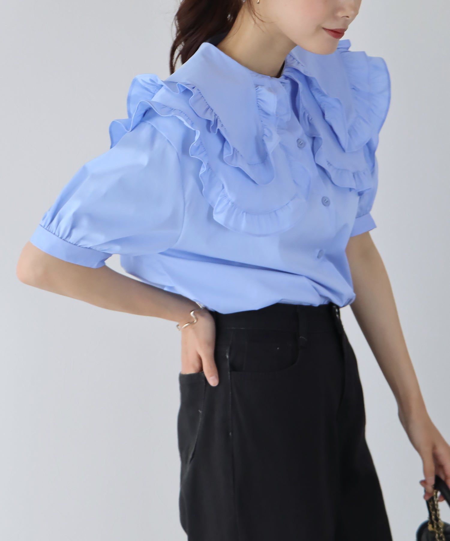 日本 BLUE EAST - 荷葉層次領泡泡短袖襯衫-條紋-水藍