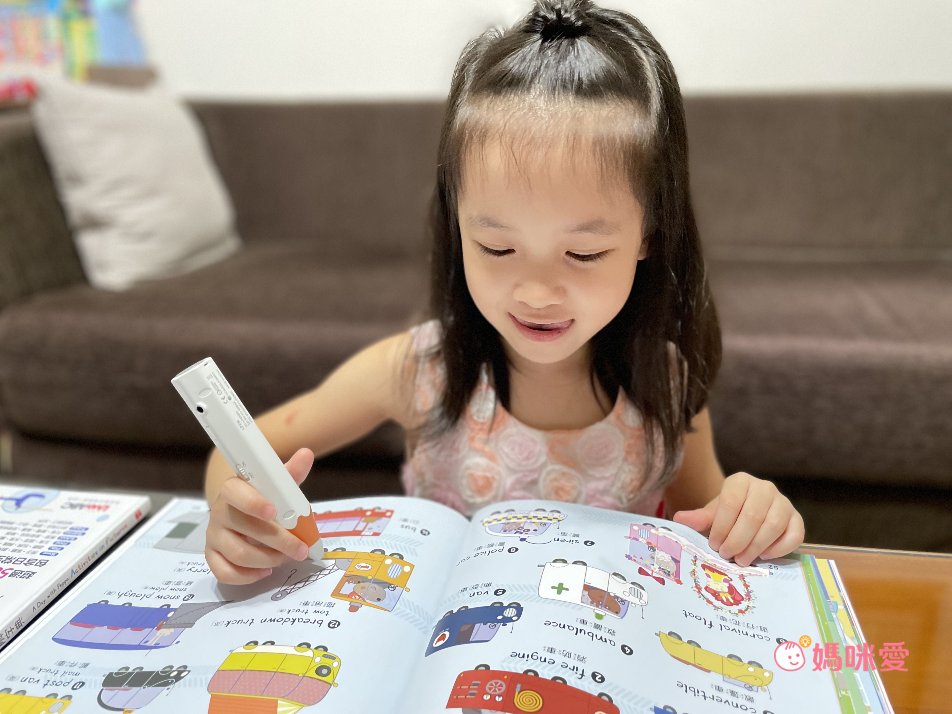 LiveABC - 粉紅豬小妹生活英語藍牙點讀精裝套書-LiveABC藍牙智慧點讀筆+2本書