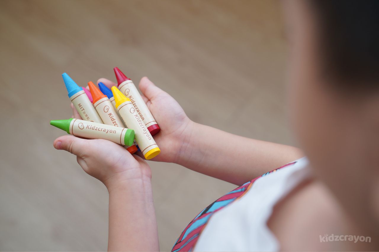 媽媽友 mamayo - kidzcrayon12色大豆無毒蠟筆精裝禮盒組