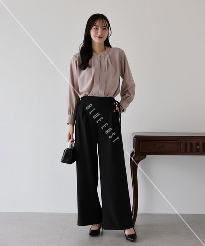 日本 BLUE EAST - 2way領知性整潔感打褶長袖上衣-珍珠袖扣-白