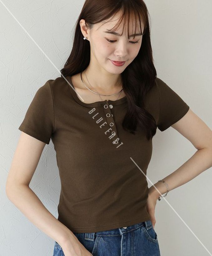 日本 BLUE EAST - 亨利領合身美型短袖上衣-水藍