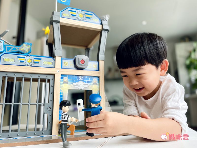 高達30種配件＆機關！【德國 Hape】木製軌道組