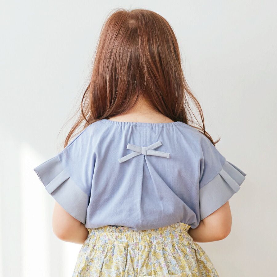 日本 evercloset - 背後優雅荷葉摺邊短袖上衣-象牙白x磚橘