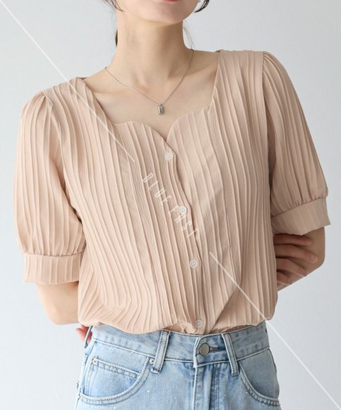 日本 BLUE EAST - 韓國製 心型領細緻泡泡短袖襯衫-白