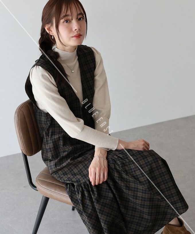 日本 BLUE EAST - 氣質英倫格紋深U領分層背心裙-黑白系
