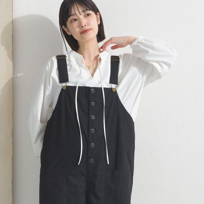 日本 OMNES - 柔滑科技棉 俐落感綁帶澎袖上衣-濃綠