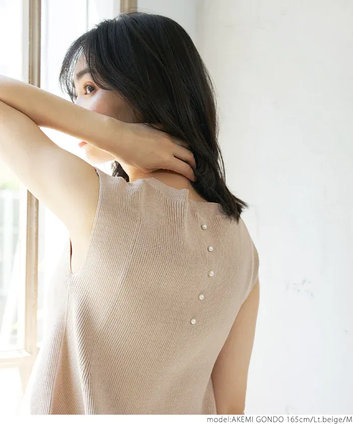 日本 COCA - 珍珠點綴羅紋彈性法式袖上衣-磚紅