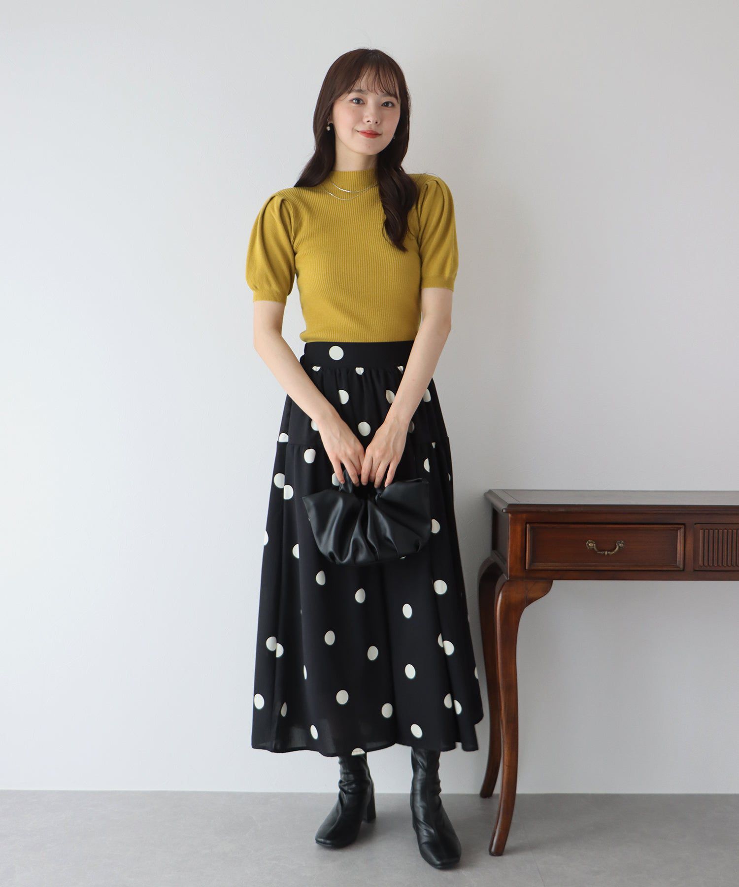 日本 BLUE EAST - 甜美彈性羅紋泡泡袖上衣-咖啡