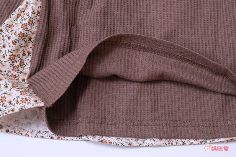 日本 PAIRMANON - 100%柔棉 拼接短T-浪漫荷葉衣襬-淺杏