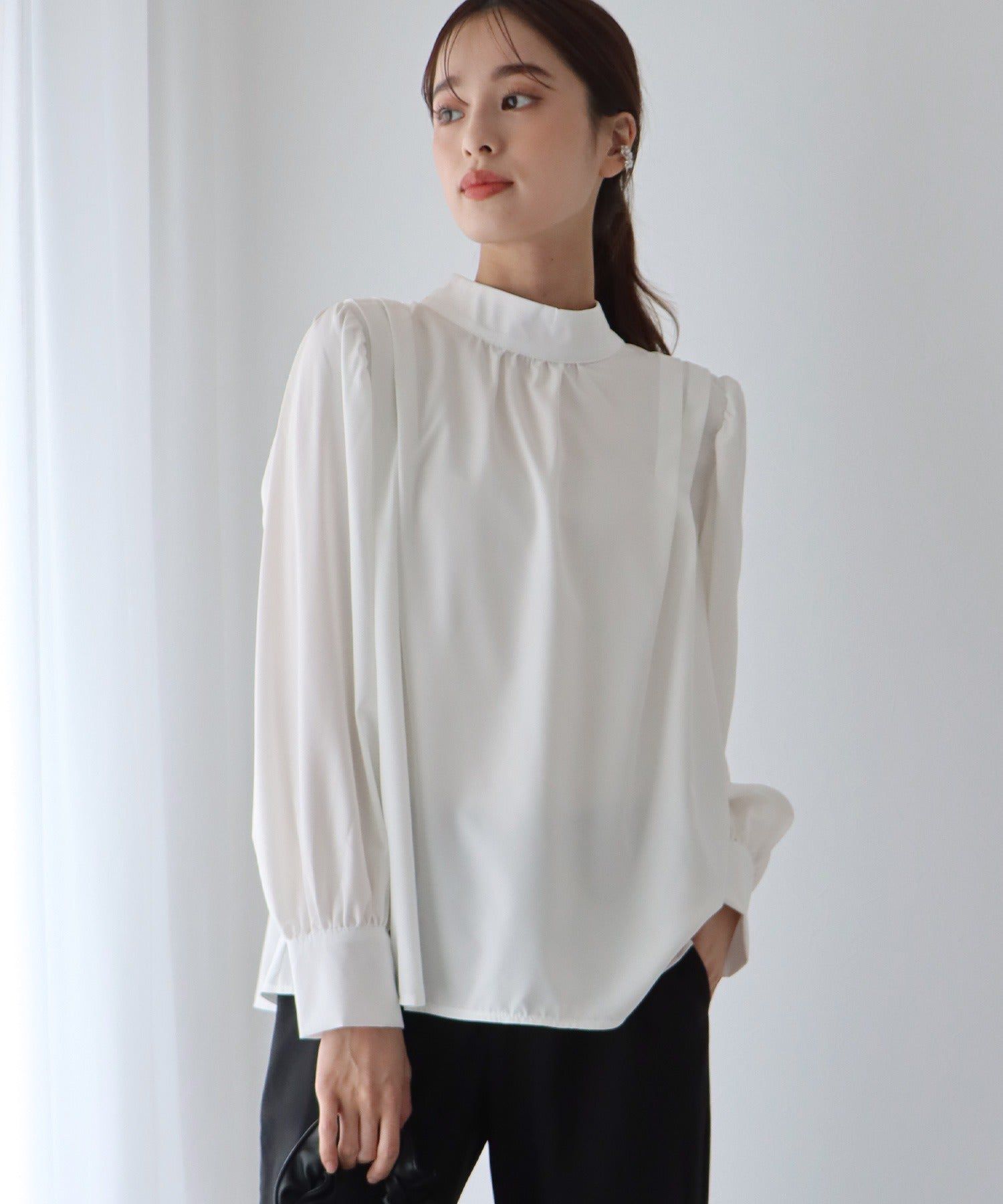 日本 BLUE EAST - 文藝氣質打摺長袖襯衫-米杏