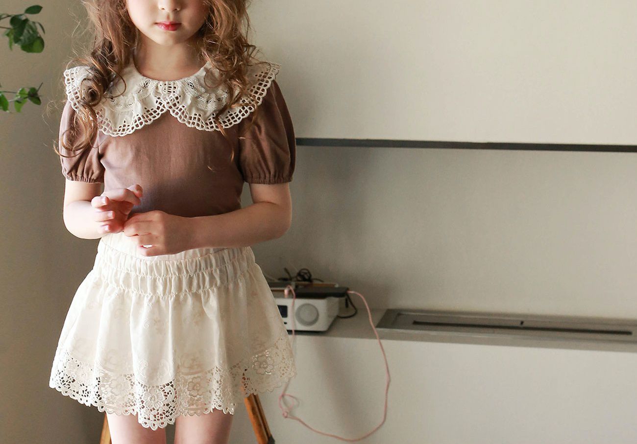 韓國 PuellaFLO - 蕾絲鏤空花瓣下襬褲裙-米白