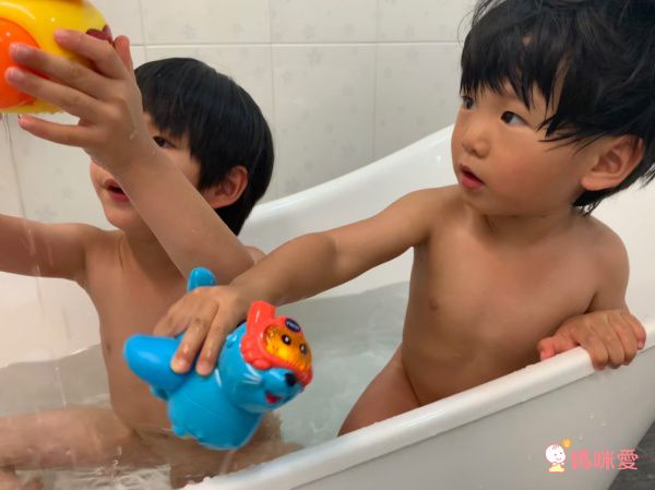 媽咪洗澡神助手♡【英國Vtech ✖ 加拿大MARCUS】歡樂聲光洗澡玩具♡泡泡章魚邊洗澡邊唱歌