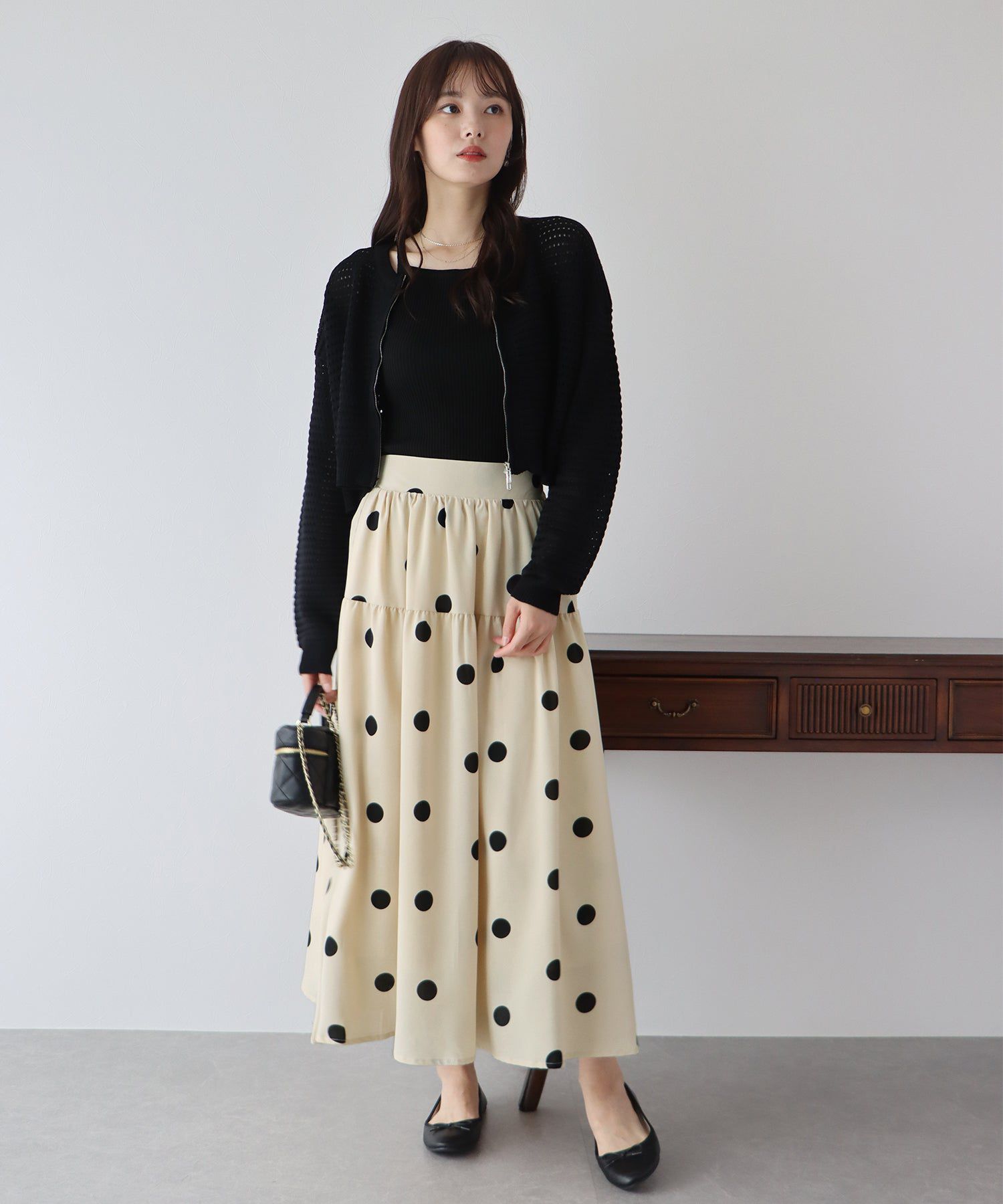 日本 BLUE EAST - 時尚波普點點修身長裙-黑