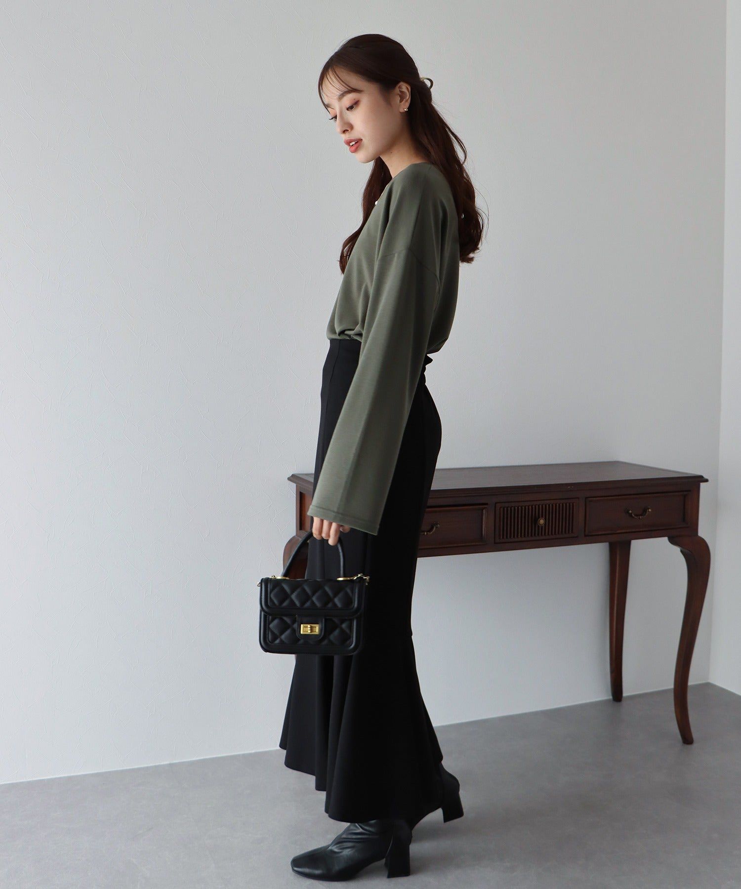 日本 BLUE EAST - 圓領百搭柔軟薄長袖上衣-條紋-深藍