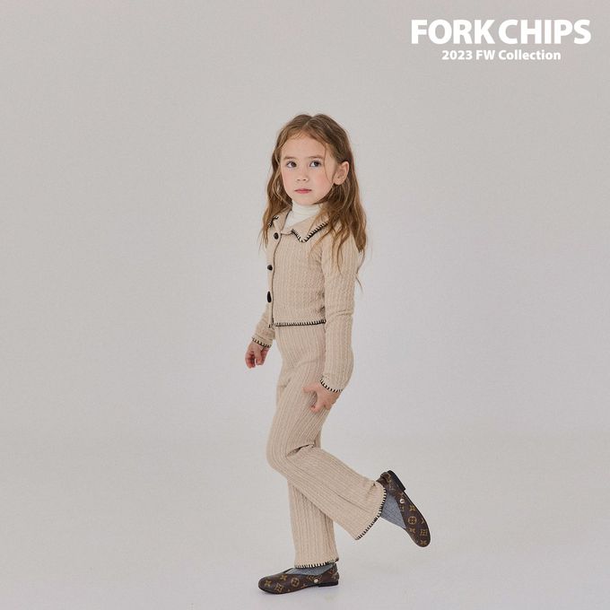 韓國 FORK CHIPS - 編織感牛角釦針織外套-卡其