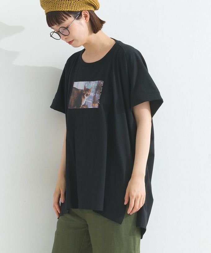 日本 Lupilien - 療癒休閒感落肩長版T恤-貓咪照片-寶藍