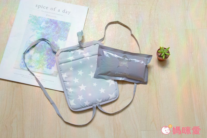 日本涼感雜貨 - 日本製 5way背巾/推車墊(附保冷劑/可當小背包)-黑白點點 (15.5x19.5cm)