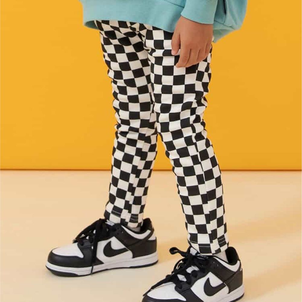 百搭內刷毛鬆緊合身長褲-棋盤格-黑白