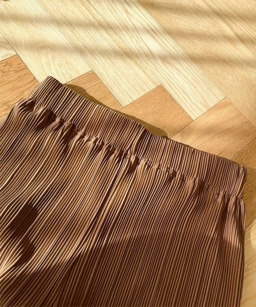 日本 Classical Elf - 光澤感細褶垂墜感長褲-焦糖棕