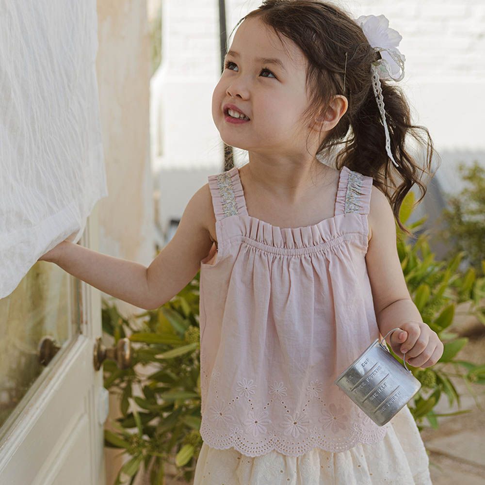 皺褶肩帶繡花布背心上衣-粉