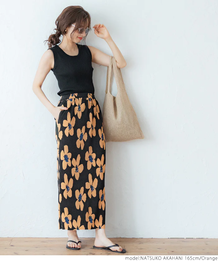 日本 COCA - 熱情花朵細摺長裙-黑底白花